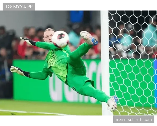 萨福诺夫扑出帕尼切利点球，巴黎门神成逆境翻盘关键