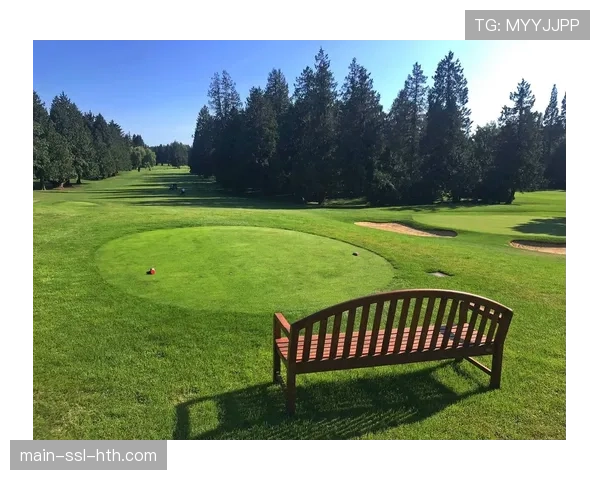 伯纳乌球场草坪维护系统升级完成，俱乐部称更平整的场地有利于地面渗透战术