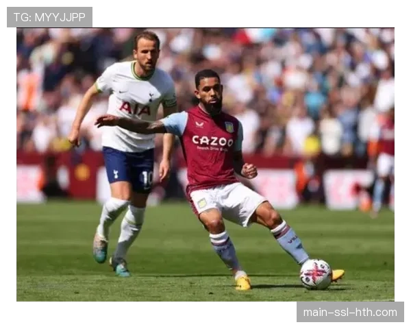 维拉中场道格拉斯-路易斯抢断后,一脚出球找到前插的利昂-贝利 维拉中场道格拉斯-路易斯抢断后,一脚出球找到前插的利昂-贝利